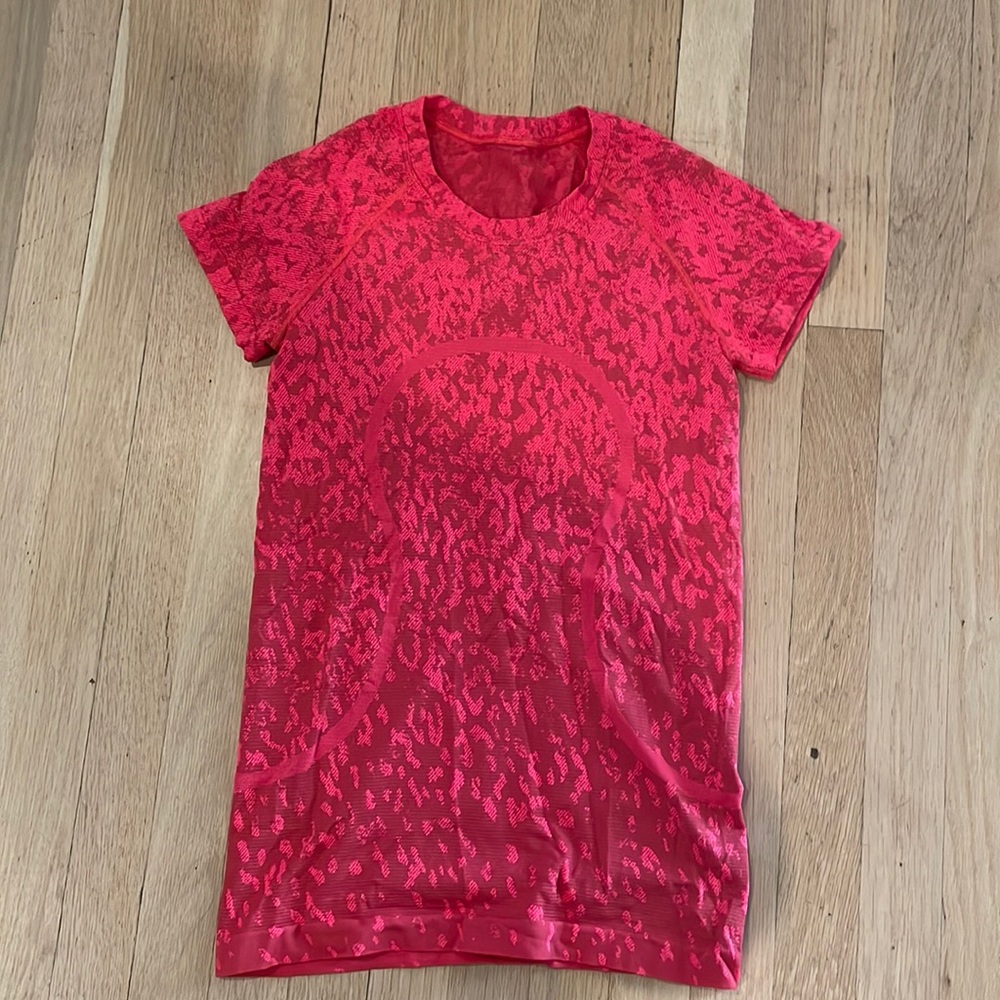 Lululemon swiftly tech short sleeve 2.0, size 6, red, discontinued color, rare